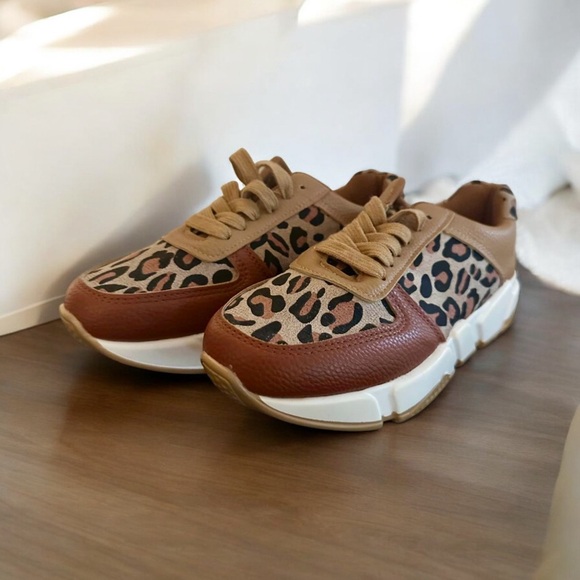 Christmas 🎅🏻 Sale Animal Print Sneakers NWOT - Picture 2 of 3